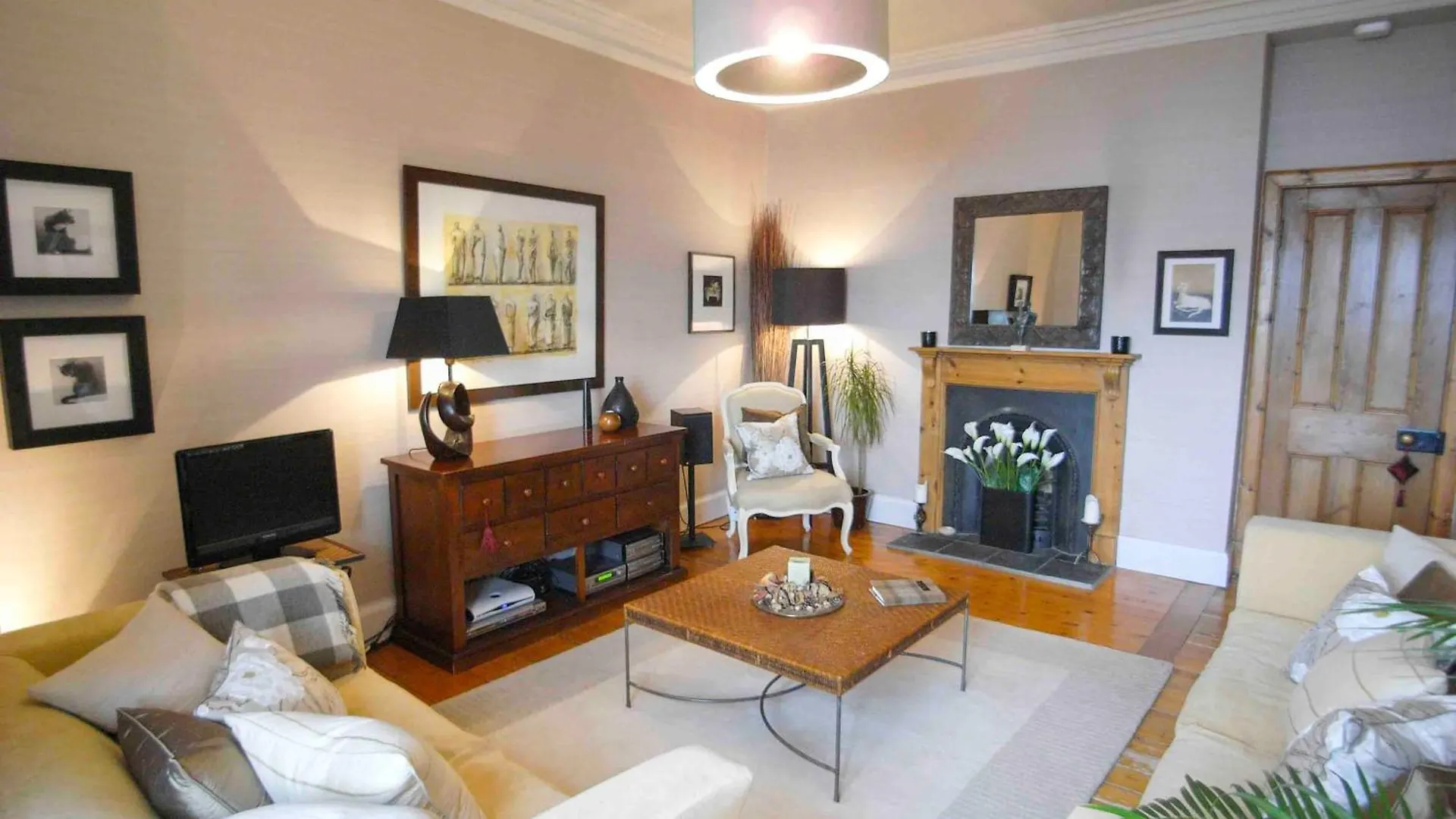 Edinburgh Coastal Cottage : 20 Min Train To City Centre : Spectacular Views Of Forth Bridges South Queensferry Holiday home